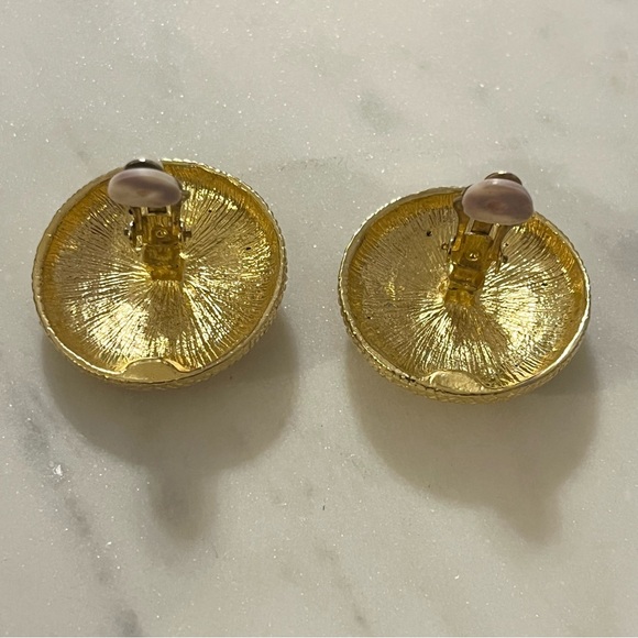 Vintage Designer Style Rhinestone Clip On Shield Dome Gold Tone Fashion Earrings - Picture 6 of 9